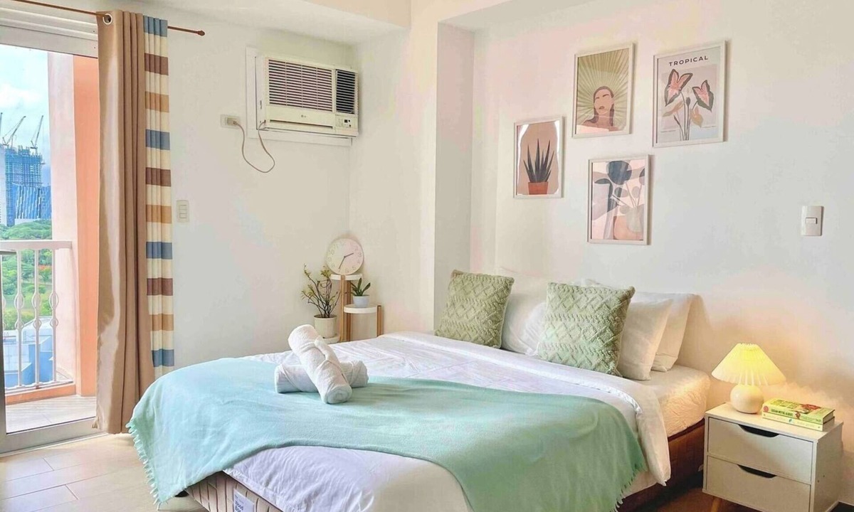 Pinagsama Condo | Luxury BGC Condo Near Venice Mall #vlra22e