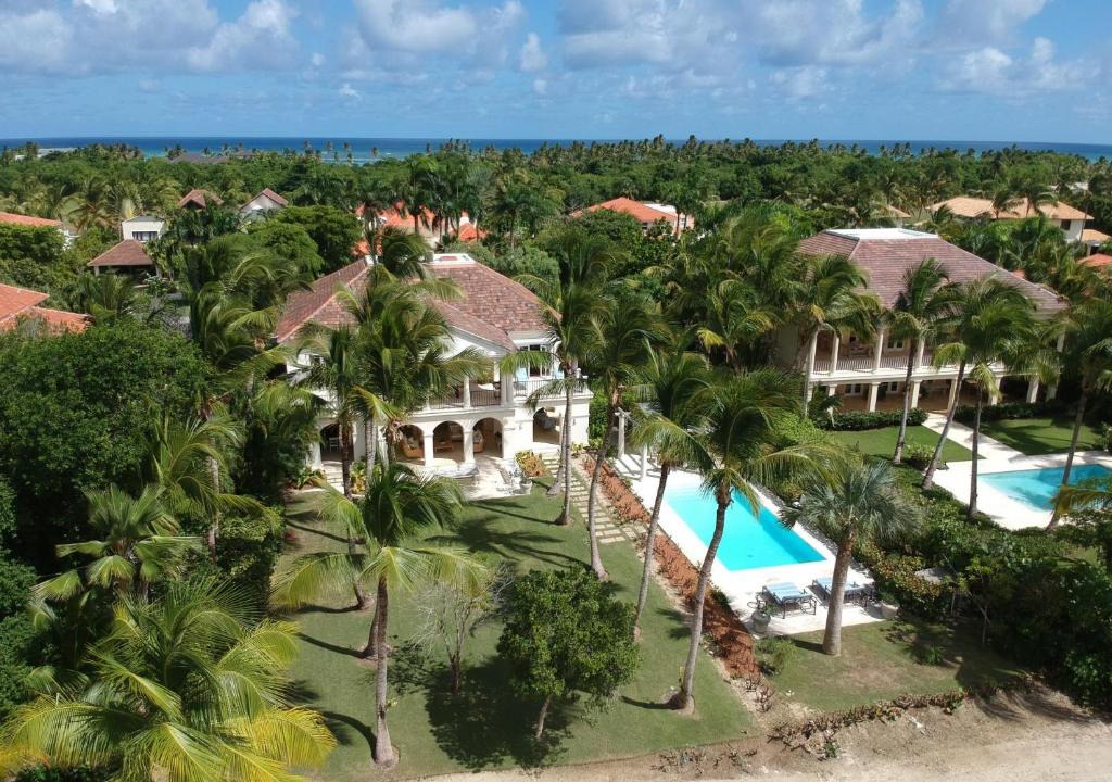 Punta Cana Villa | Luxury golf villa with private pool and service staff in exclusive resort near private beach