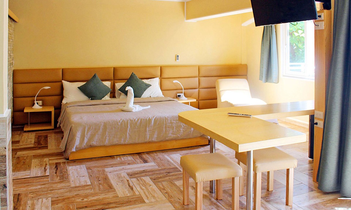 El Batey Hotel | Luxury guest-friendly room in downtown Sosua, AC/Cable TV/Internet