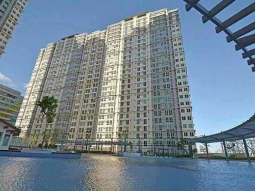 San Lorenzo Apartment | Makati Condo Edsa MRT Magallanes Station Chino Roces Ave cor EDSA IT Hub ONE Ayala Alphaland WiFi by 24K Residences
