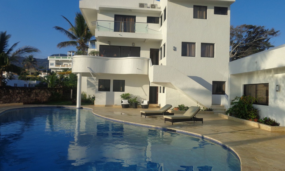 Costambar House | MANSION $225 COSTAMBAR NO DEPOSIT INVERTER BACKUP