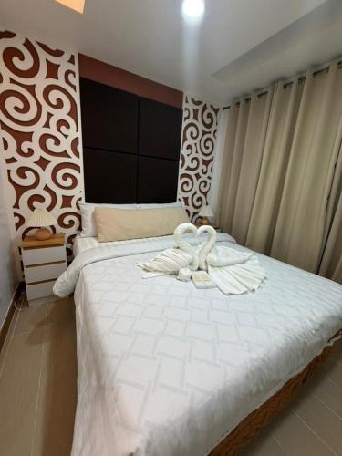 Pinagsama Apartment | McKinley Hill BGC 1BR Pool, Gym, Sauna Sleeps 3