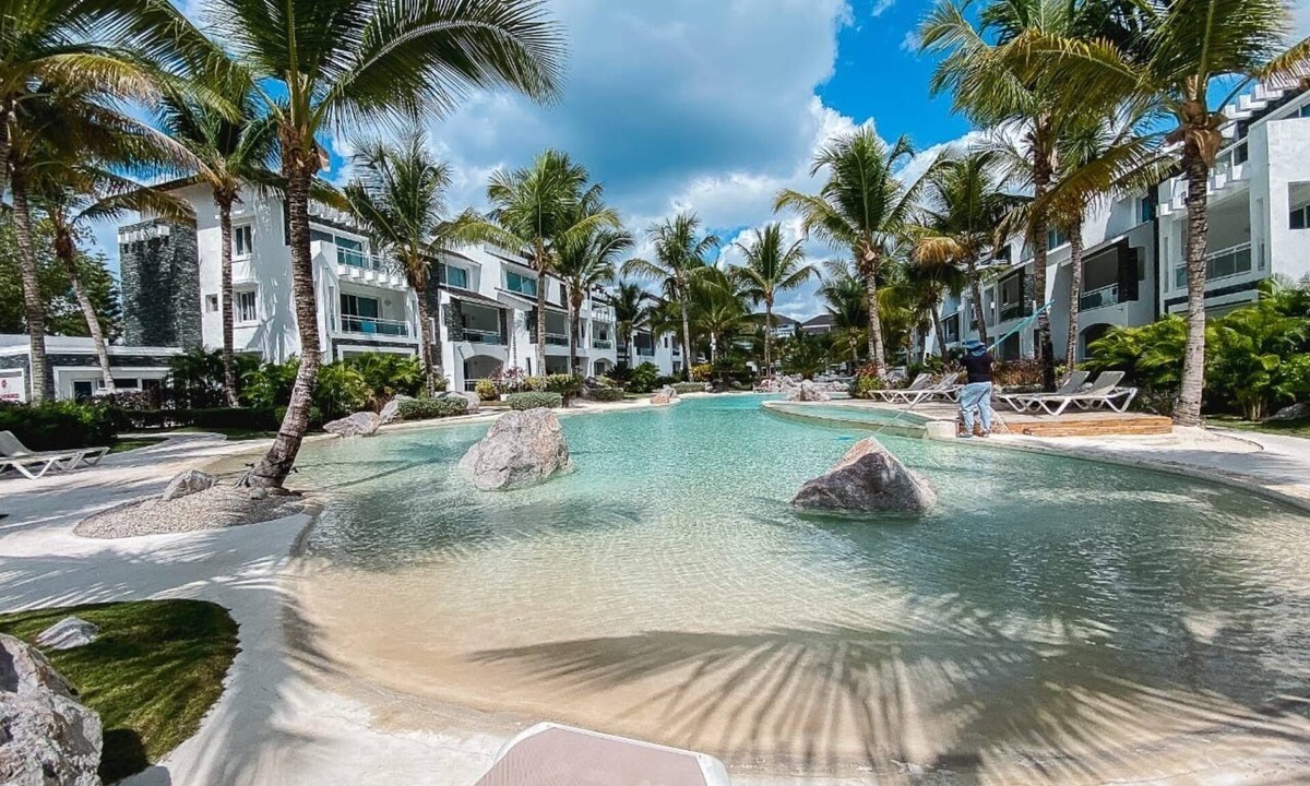 Dominicus Apartment | Minimalist and modern apartment meters away from the beach, 5 pools, garden.
