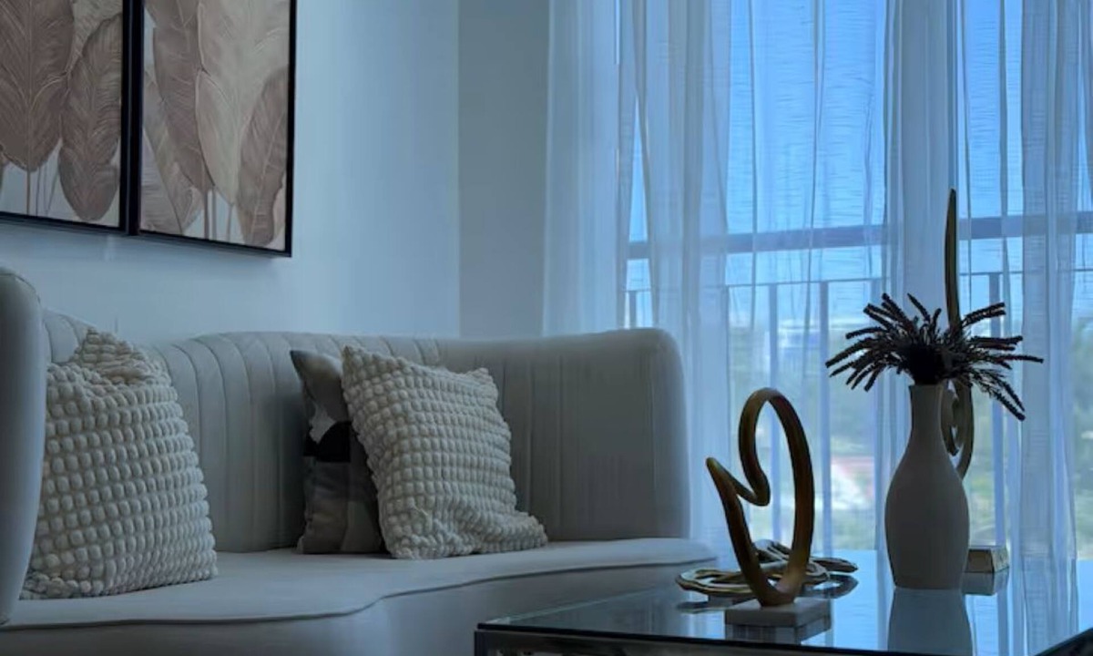 Punal Apartment | Modern penthouse with Jacuzzi near the airport
