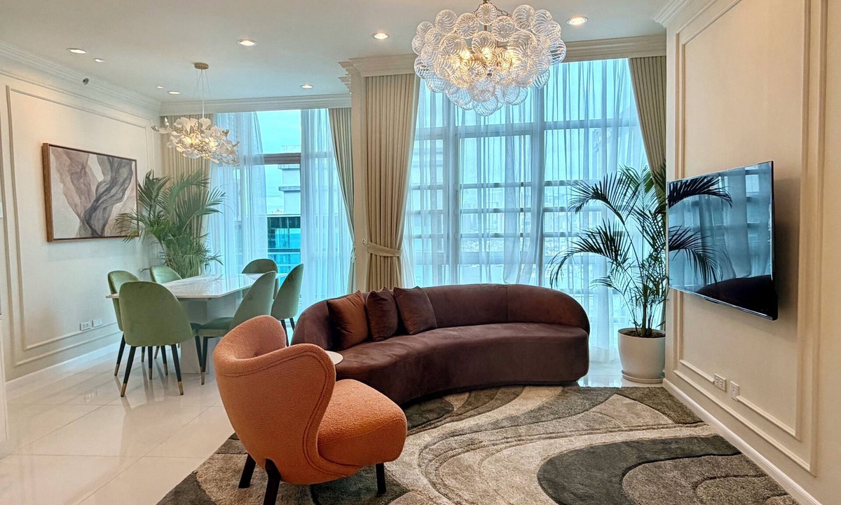 Bonifacio Global City Condo | Modern 4BR in Central BGC walk to Shangrila, St. Lukes & One Bonifacio Mall