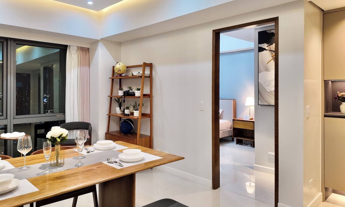 San Lorenzo Apartment | Modern Apartment walk to Greenbelt w/Rooftop Pool & Gym