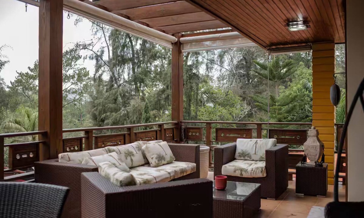 La Vega Province House | Montasco Green: Peaceful retreat.
