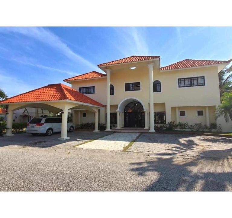 Juan Dolio Villa | PALATIAL METRO COUNTRY CLUB VILLA