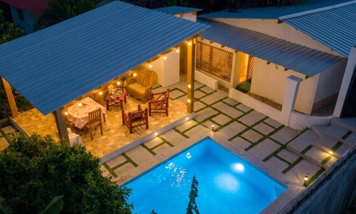 Las Guazaras Villa | Peace by de river, mountain vew, hot pool- Jacuzzi, bbq, 3 bsr, PRIVATE PROPERTY