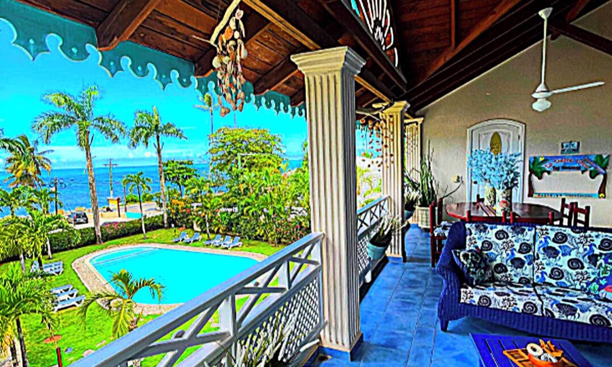 La Iglesia Apartment | Peaceful and beautiful 3-bedroom beachfront apartment with AC in Las Terrenas!