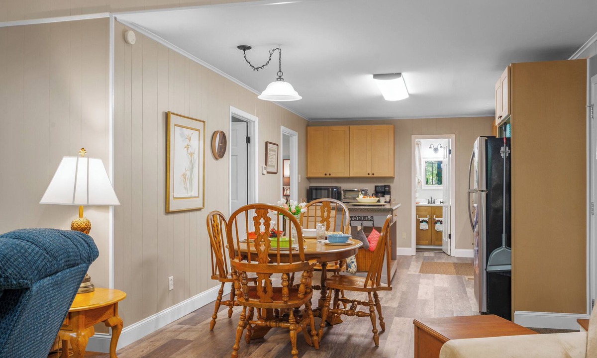 Townsend Cabin | Perfect mountain cottage ☎ Fire pit ☎ Gas Fireplace ☎ Screened Porch ☎ Secluded