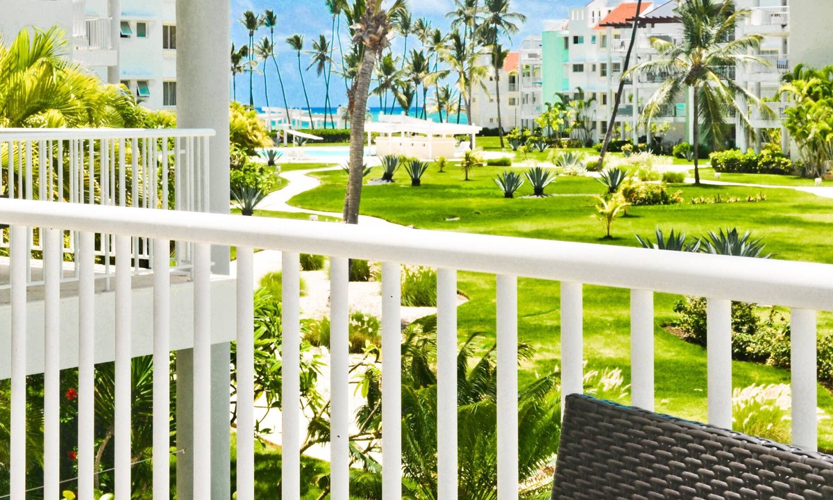 El Cortecito Condo | Playa Turquesa - B-201 - Premier Beachfront Ocean & Garden View - 80mbps Wifi