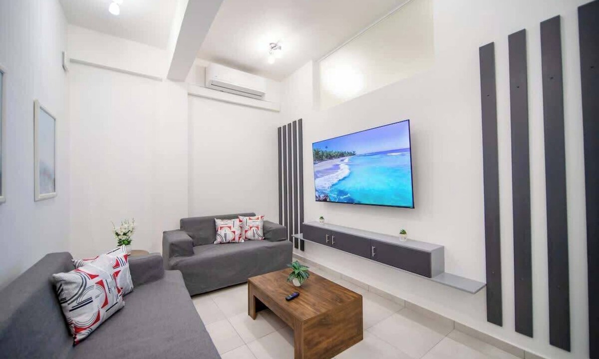 El Batey Apartment | Plaza Achim 6A, Modern APT 250m from Sosua beach!