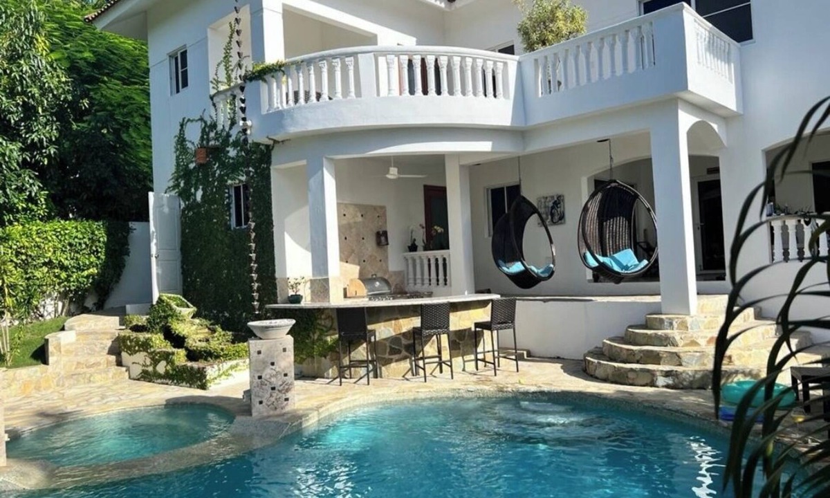 Urbanizacion Tavarez House | Pool Jacuzzi & Tropical Oasis Yard With Fruit Trees