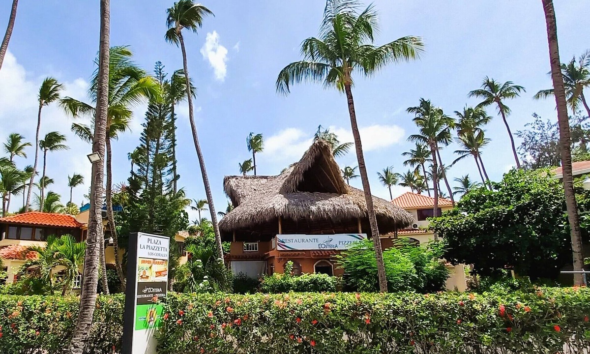 Bavaro Hotel | PREMIUM KING BED SUITE CONNECTING Pool and Beach Club - La Piazzetta #72