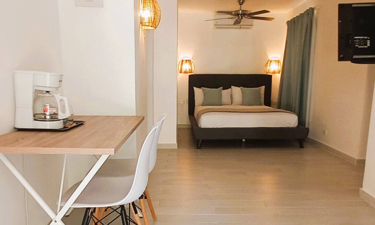Bavaro Hotel | PREMIUM QUEEN BED SUITE Pool and Beach Club - La Piazzetta #75