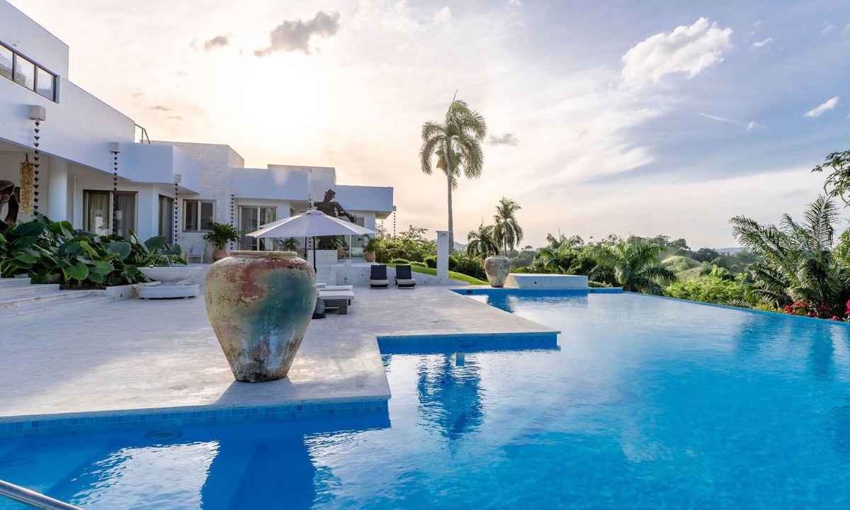 Las Canas Villa | Private & Exclusive 11 Suite Luxury Estate