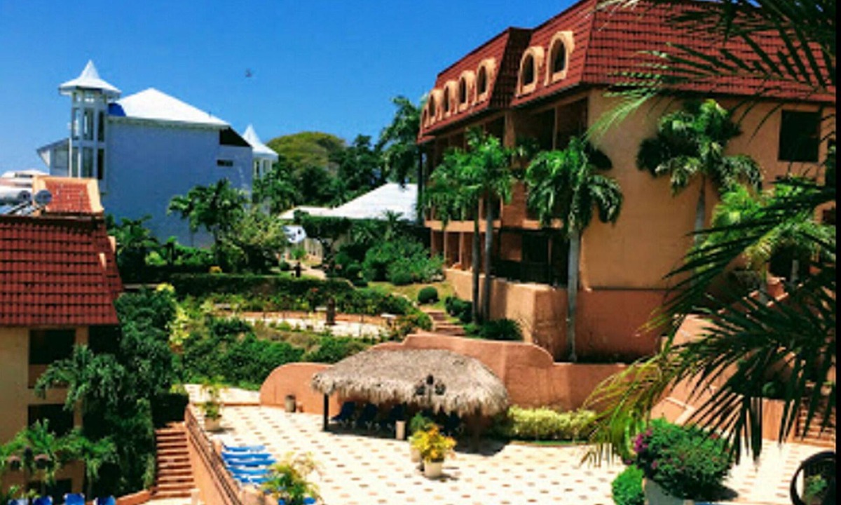 El Batey Hotel | Private suite with sea views in oceanfront resort