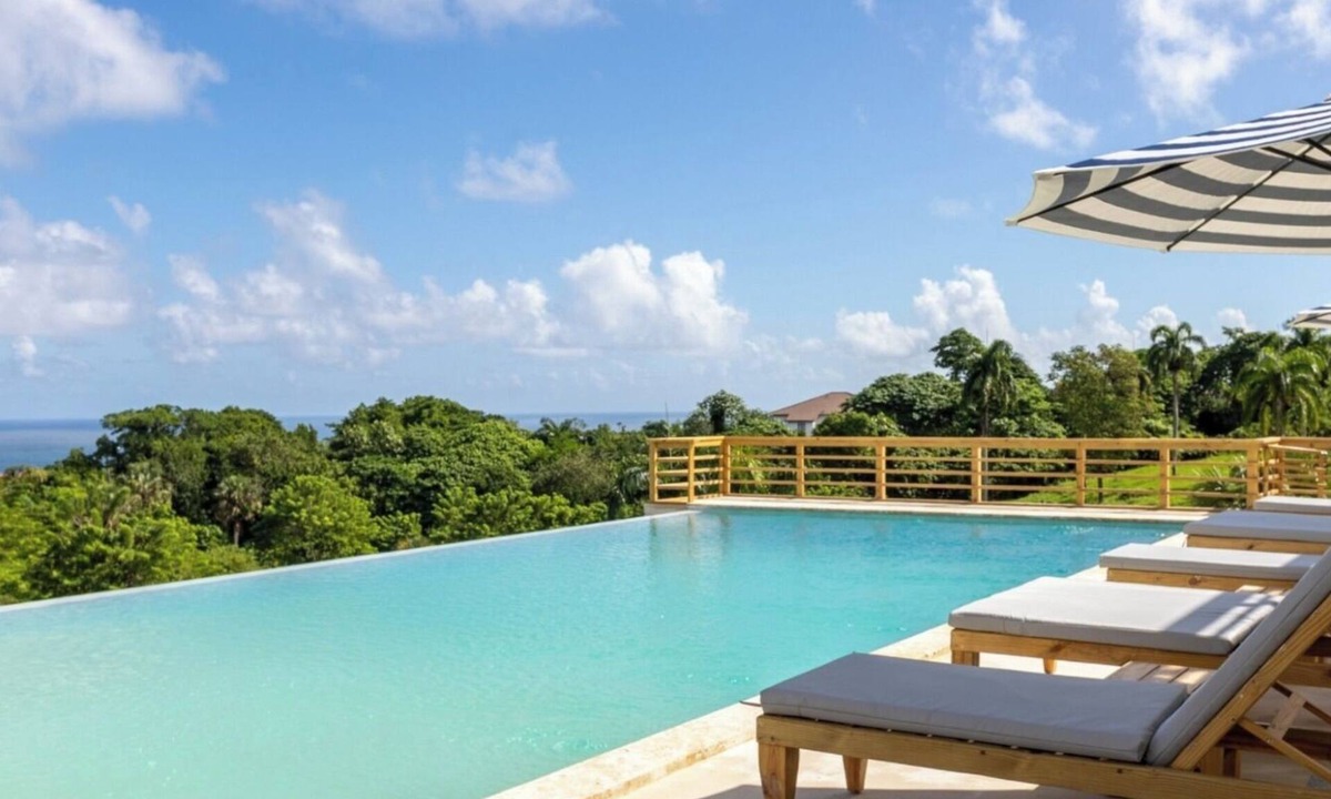 Cabrera Villa | Private Villa/Infinity Pool/26 guests/14 King Size Beds/8 bedrooms/8.5 baths