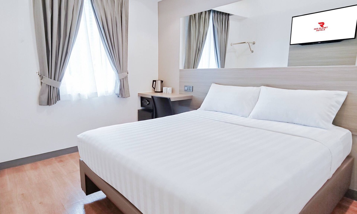 Paranaque Hotel | Red Planet Manila Aseana City