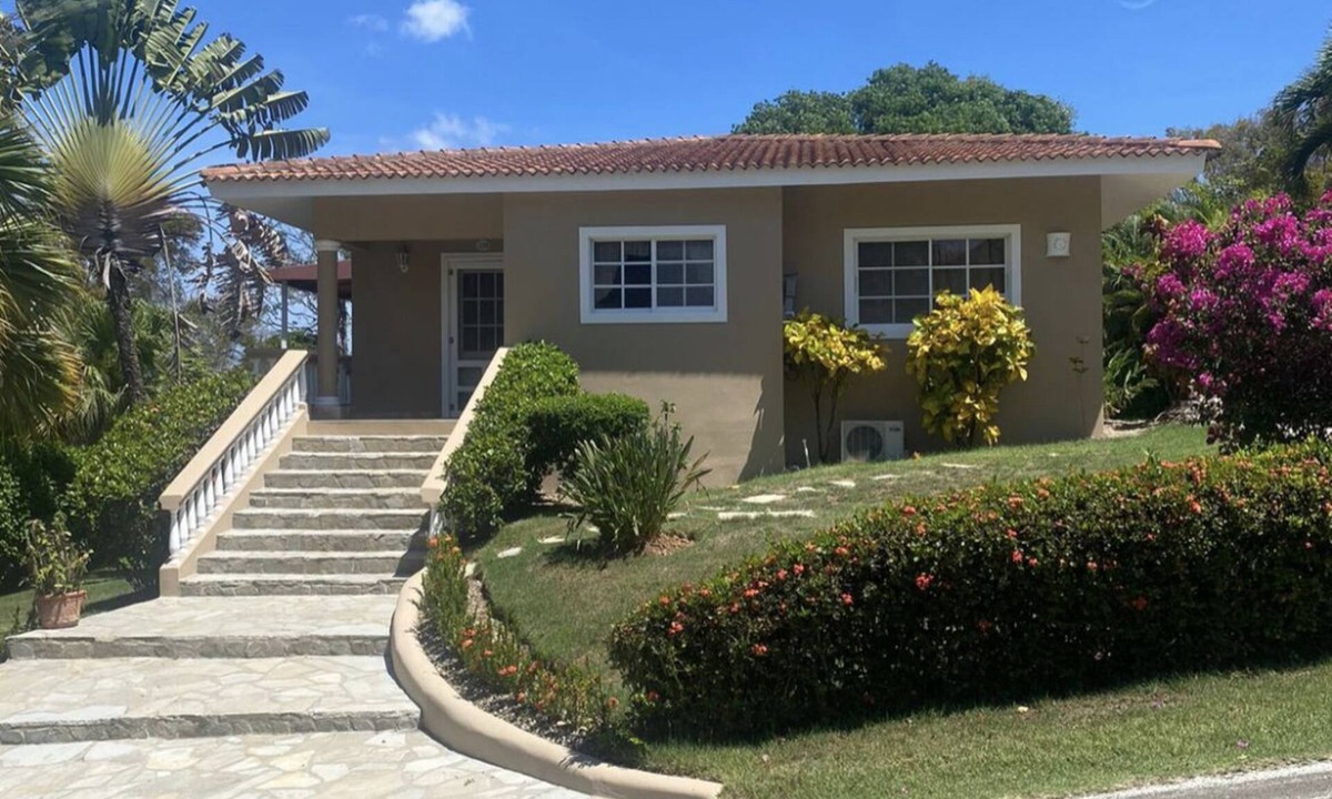 El Batey House | RESIDENTIAL HISPANIOLA, walking distance to town & beach