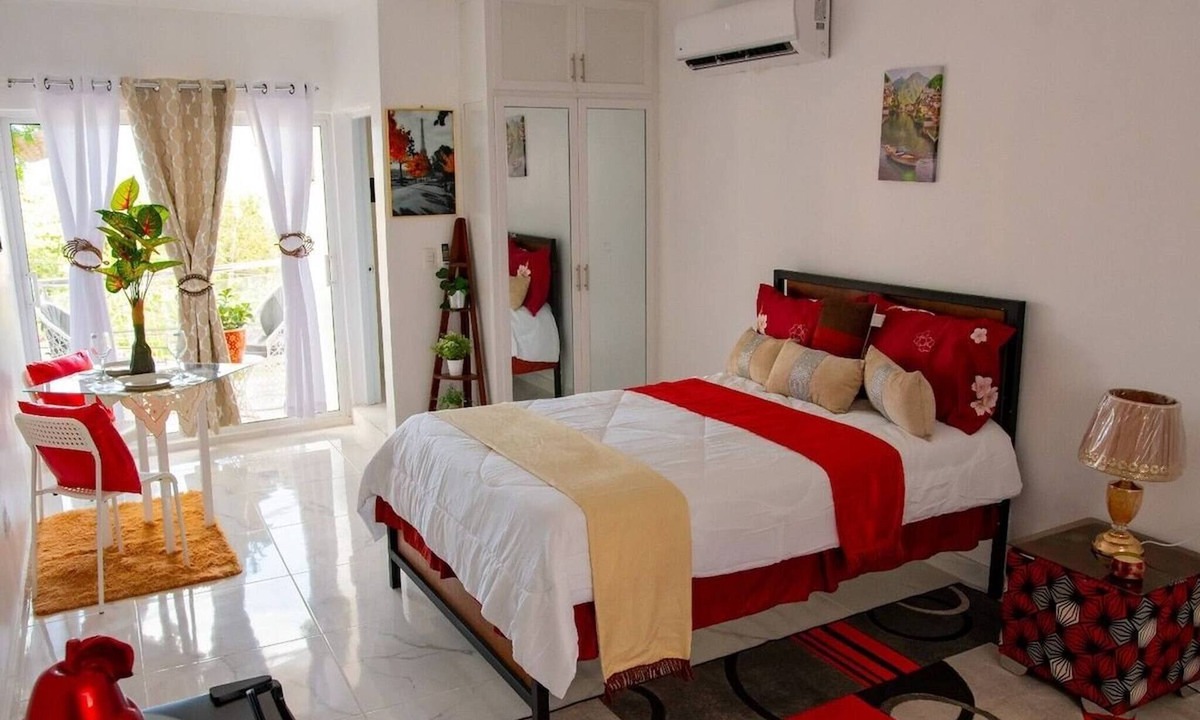Los Maestros House | Royal Terrace Queen 1