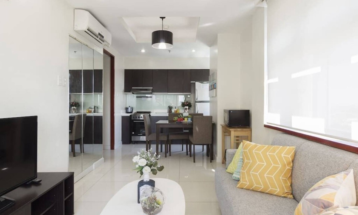 Legazpi Village Condo | Scenic Corner loft - Greenbelt ❤ of CBD (L11)