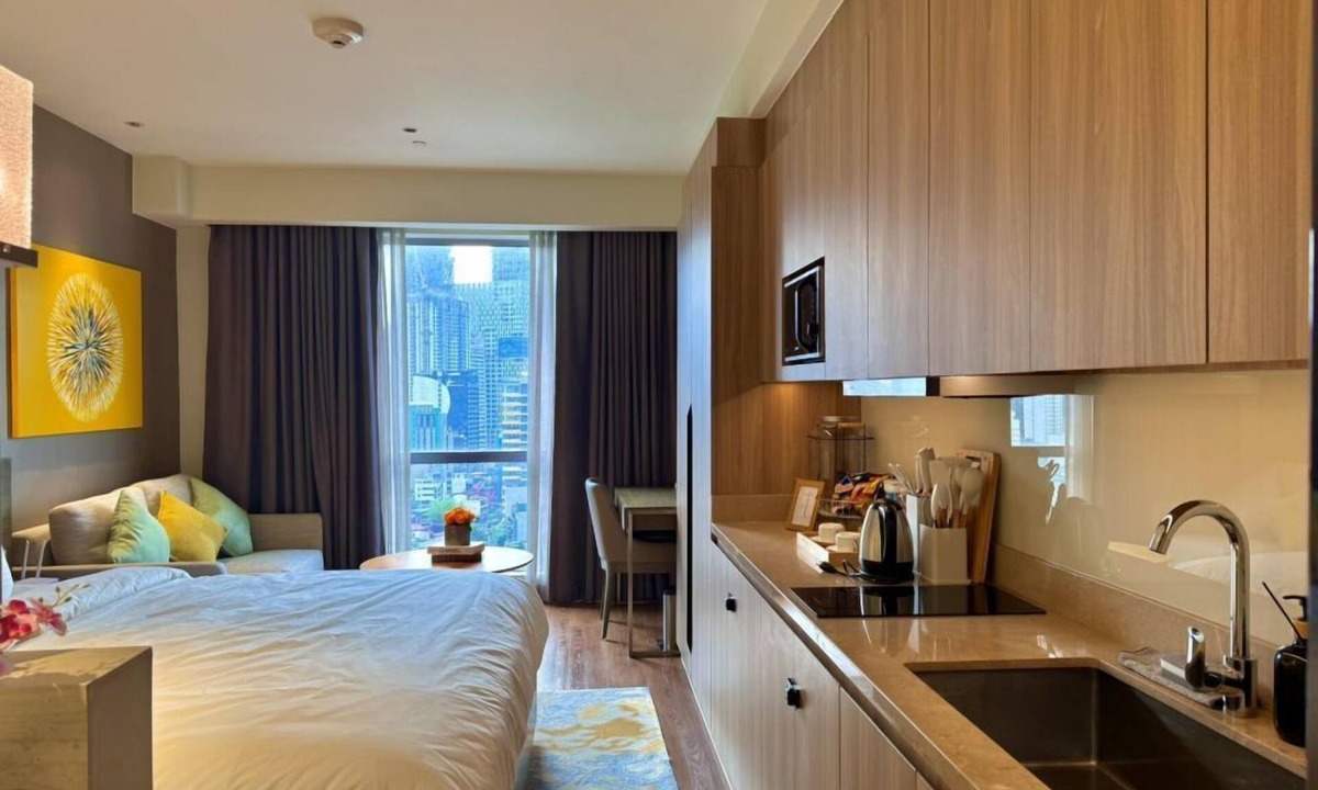 Makati Apartment | Sky Suite-City Sunset & River views
