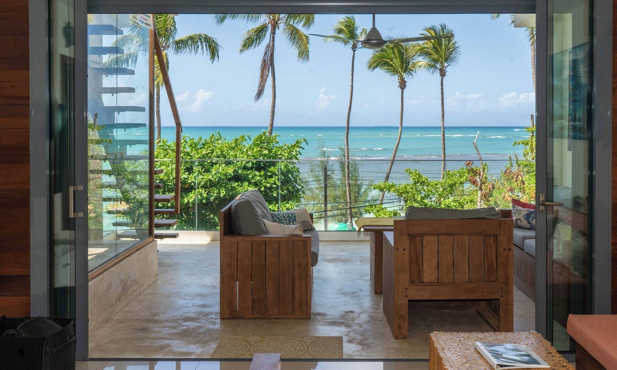 La Iglesia Condo | Sophisticated Beachfront 2-br Penthouse