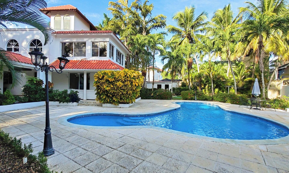 La Esplanada Villa | Sosua 6 BR Mansion Downtown +Bonus