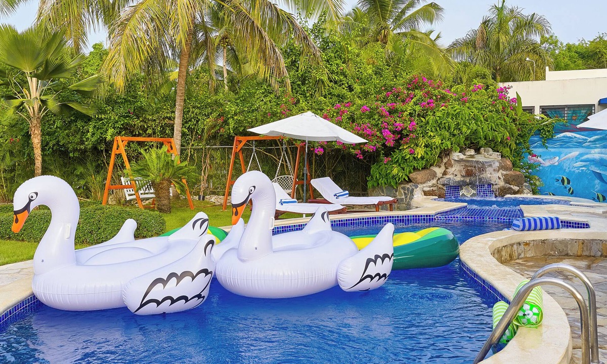 Boca Chica Villa | Spacious Pool & Jacuzzi Villa in Boca Chica Beach