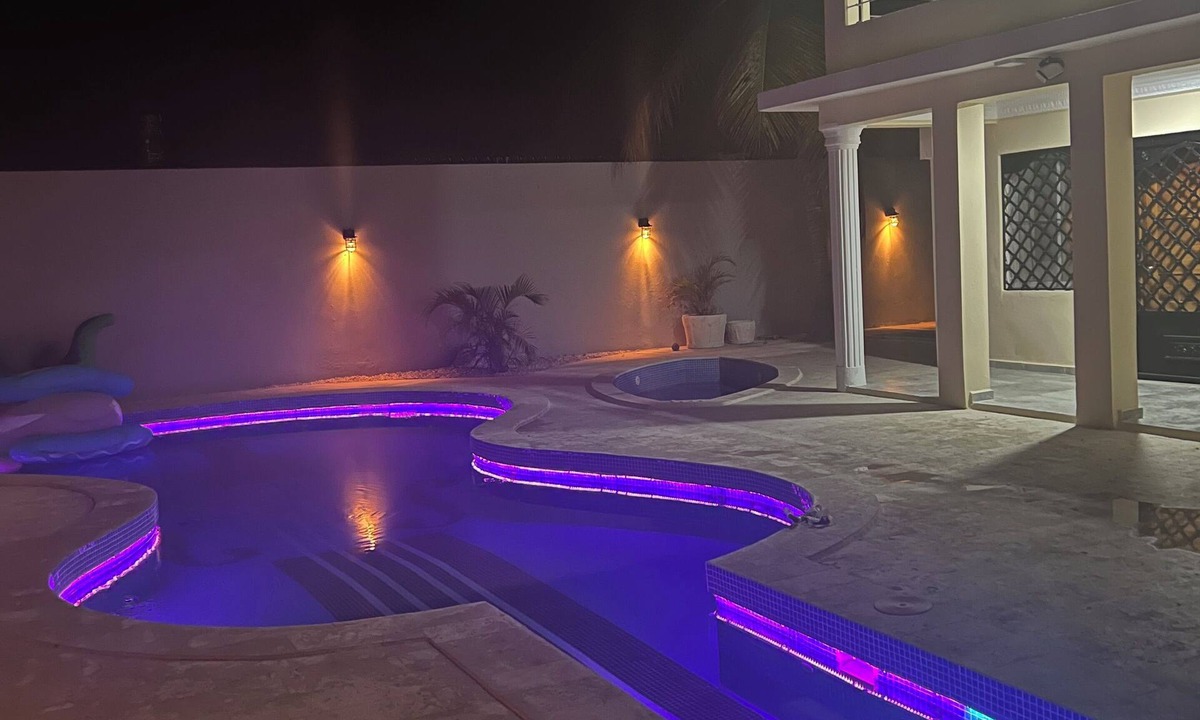 Barahona Villa | Spacious Tropical Villa – 5 Bedrooms, AC, Wi-Fi, Outdoor BBQ & Pool in Barahona