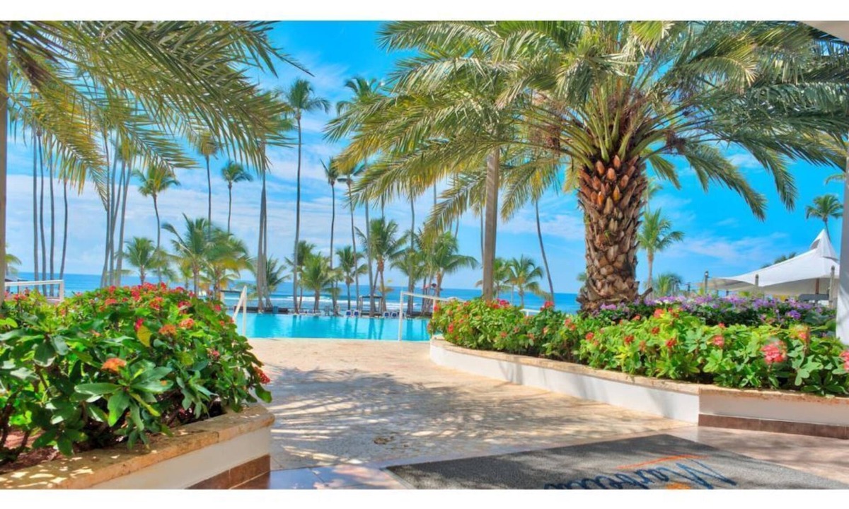 Villas Del Mar Condo | Spectacular 7th Floor Apartment