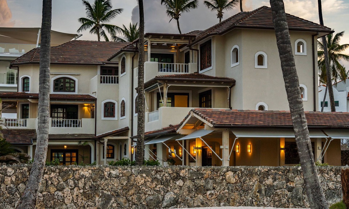 Bavaro Villa | Sprawling Beachfront Estate: 12BR, Private Pool, Sleeps 25 + FREE BONUS