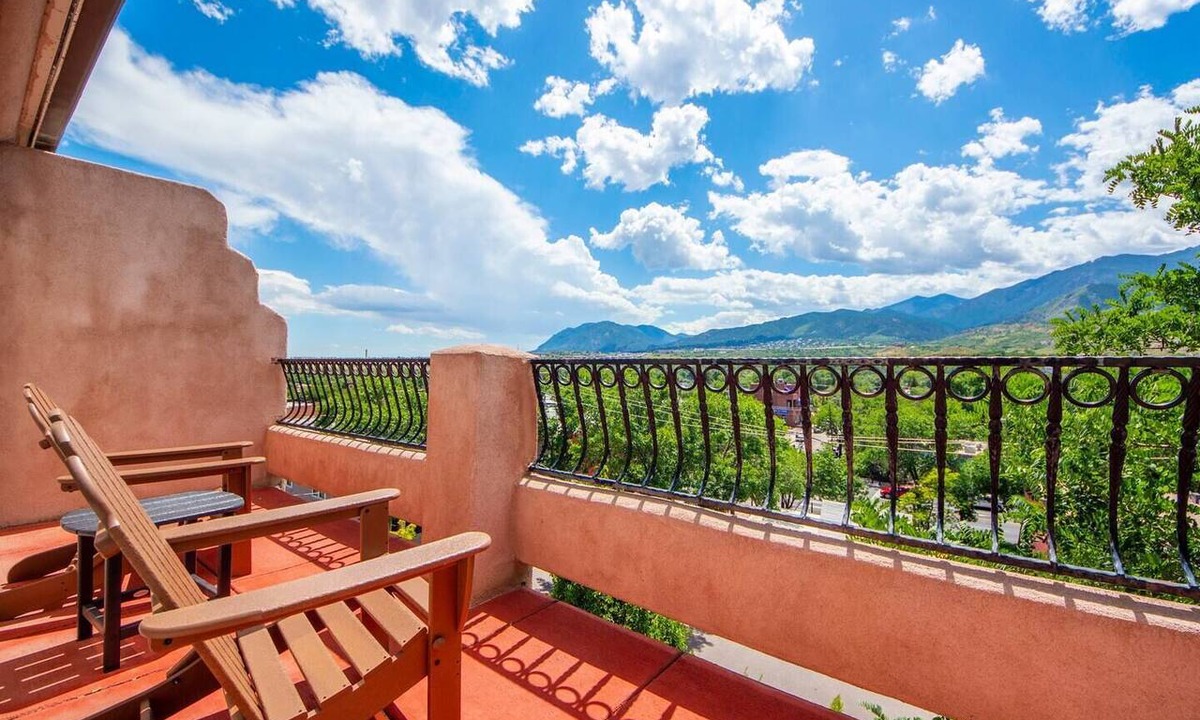 Colorado Springs House | Steps to Downtown Shopping~Views~Pike's Peak Villa~ Perfect Location