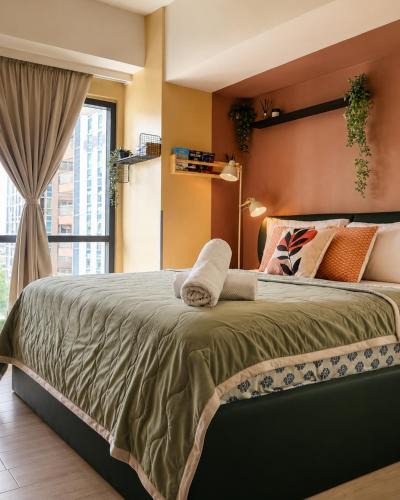 Pinagsama Apartment | Stylish Condo that fits 7 with Washer and Fast WiFi Long Stay Ready and Family Friendly Suite