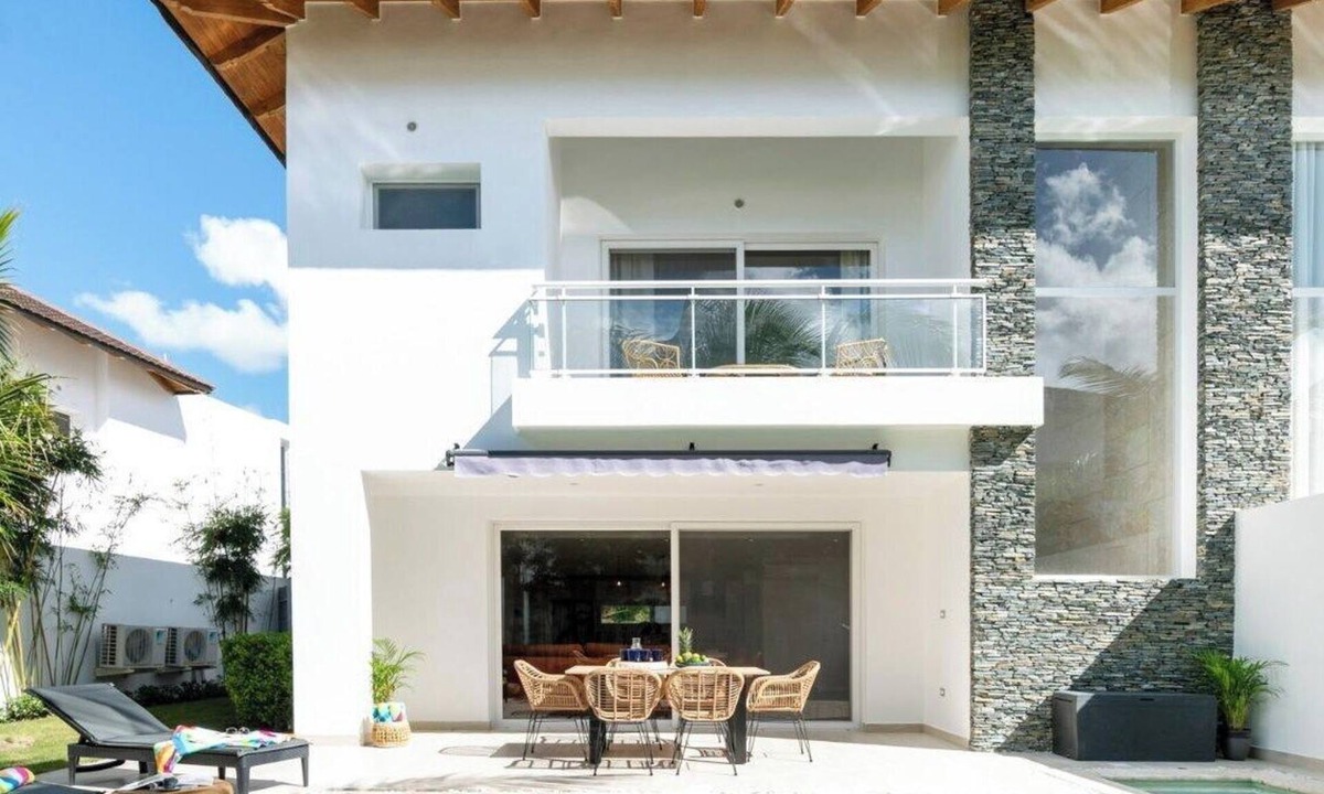 Dominicus House | Stylish private villa with pool and tropical garden