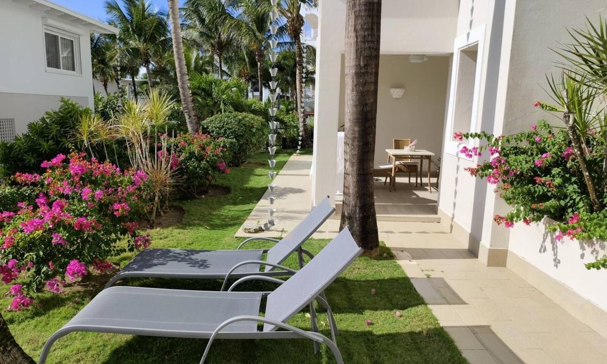Dominicus Apartment | Sunset Paradise Tracadero Apartment: Sea pools access Private Garden WorkSpace