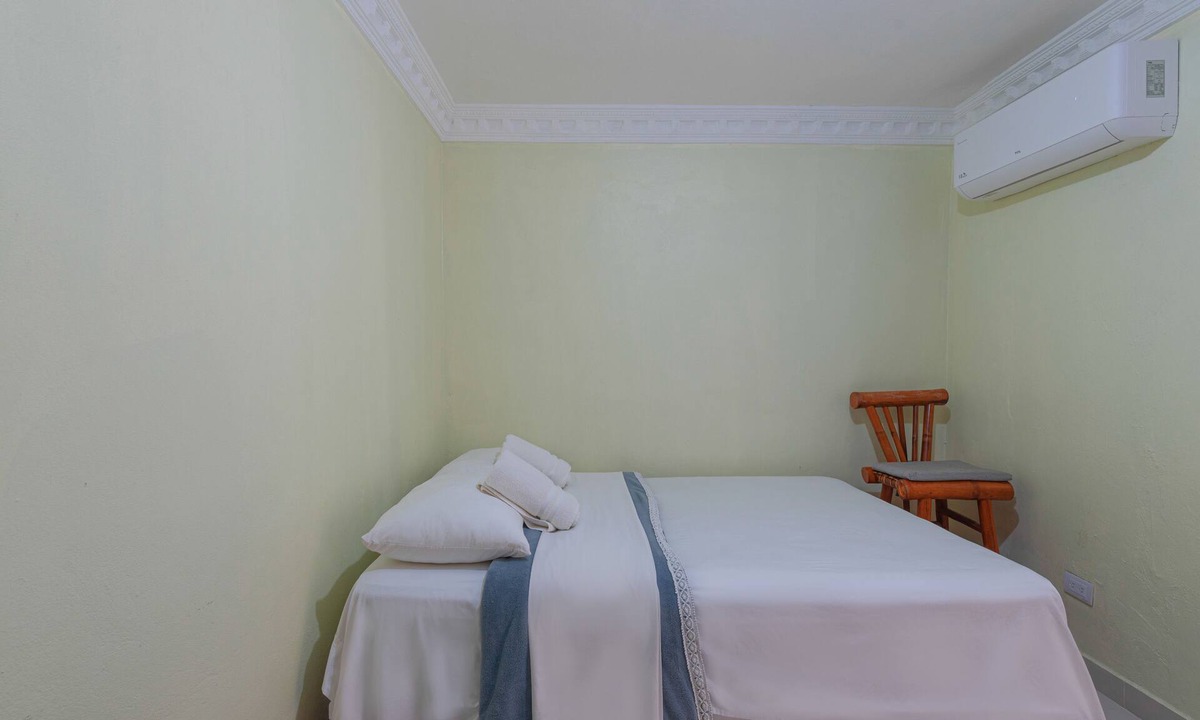 Corales del Sur Apartment | Sunset Single Room Near Airport Wi-Fi & Parking
