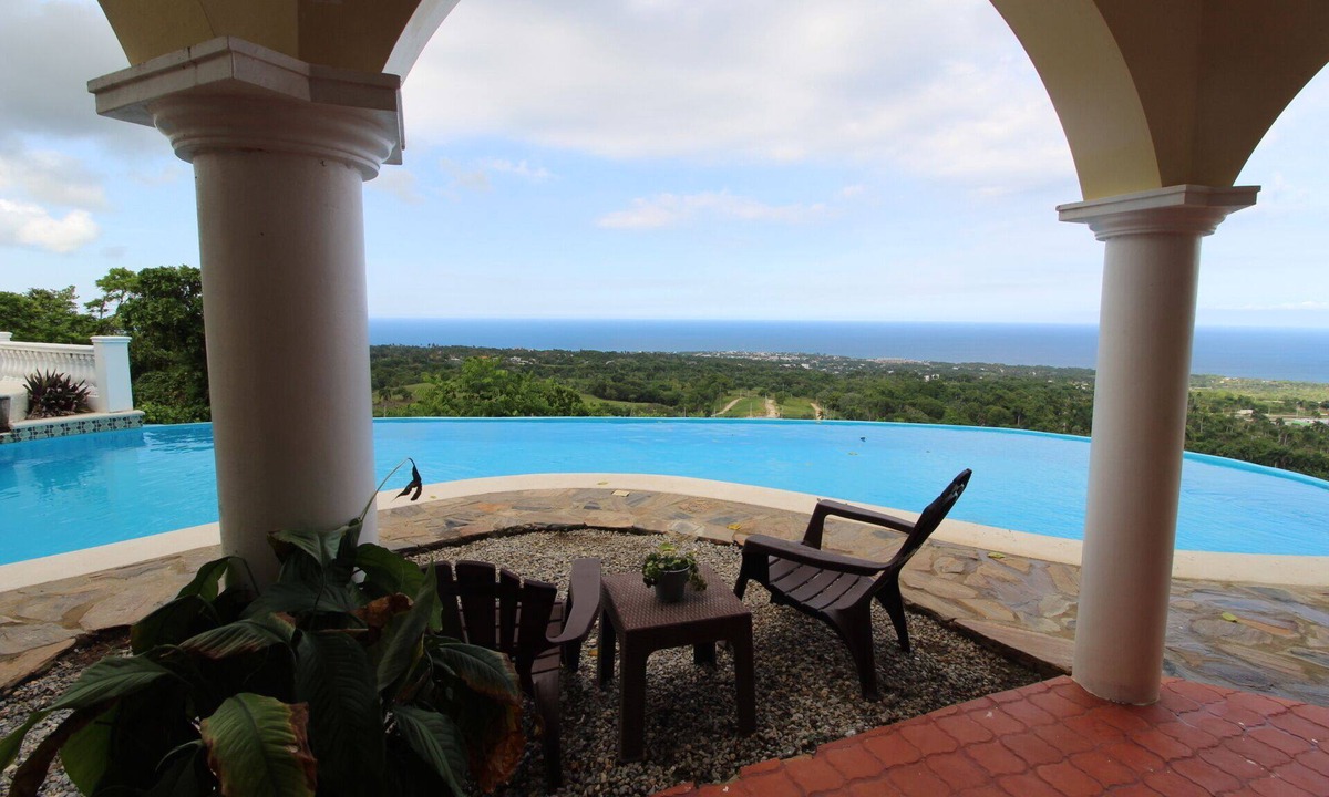 Cabrera House | The Tropical Castle (disconnect from civilization)