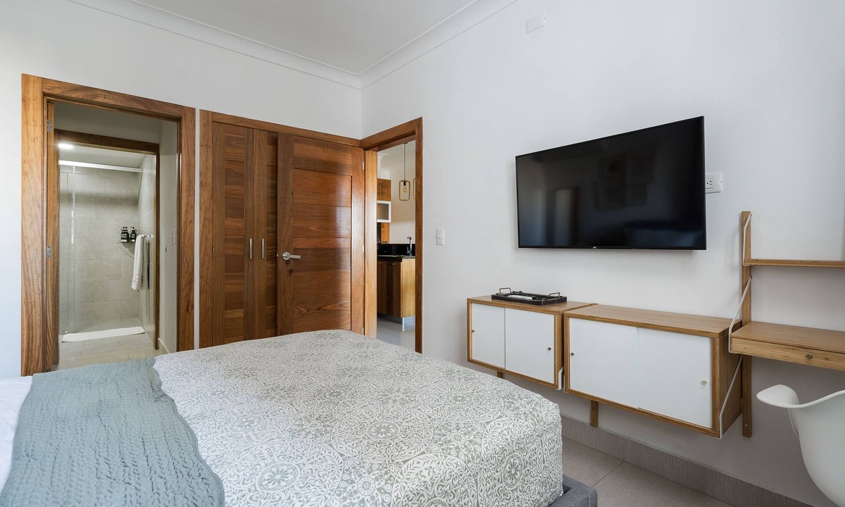 La Julia Apartment | Tranquil Heights: Your Cozy Urban Getaway with Pool, Gym, and Spa