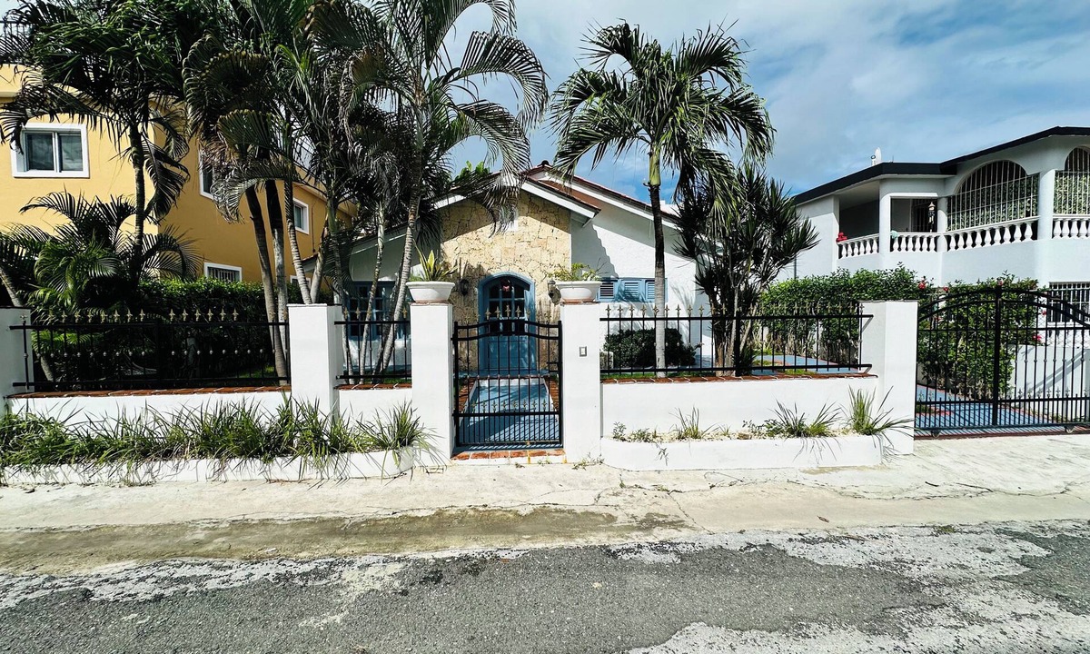 Playa Bibijagua Villa | TROPICAL VILLA FAMILIAR 2BR 3BTH Only 8 minutes walk to the sea