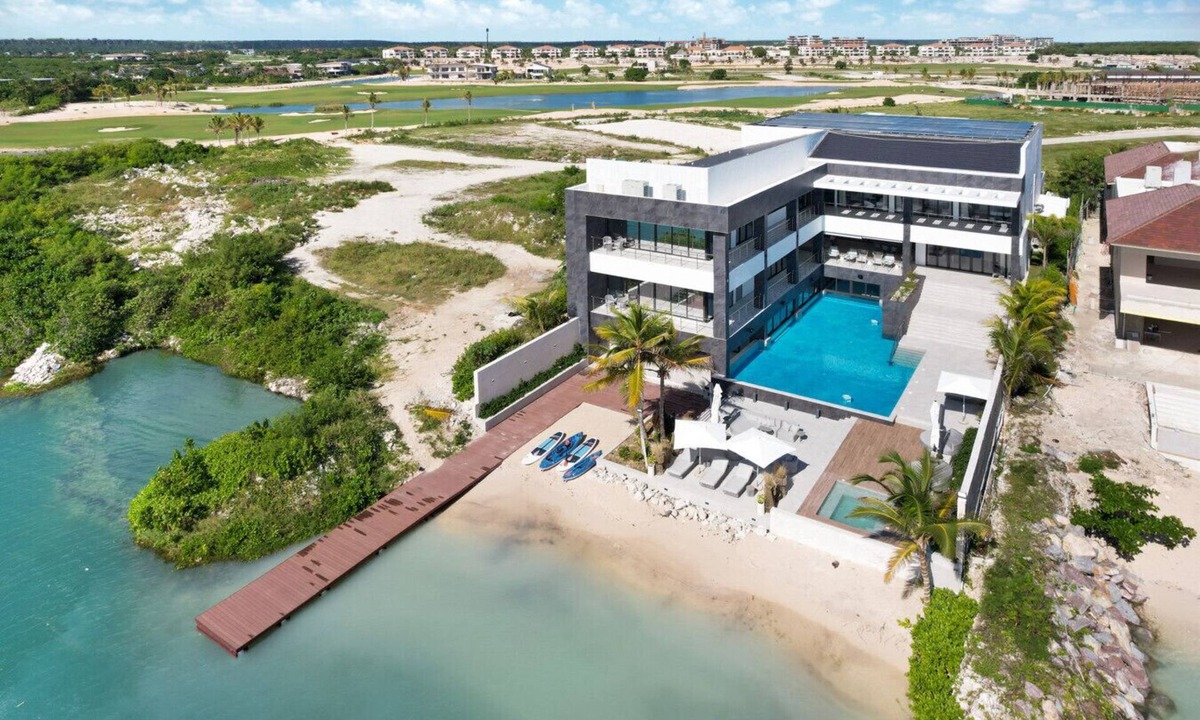 Punta Cana House | Vida Bella: Oceanfront estate w/private beach, full staff, pool, gym & cinema