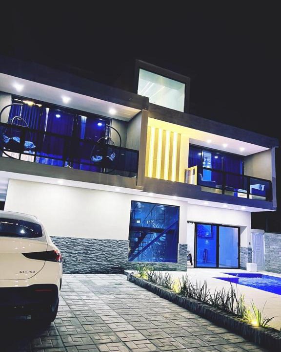 Pedernales Villa | Villa Elegante y Familiar en Pedernales, Cerca de la Playa del pueblo, Residencial SFA