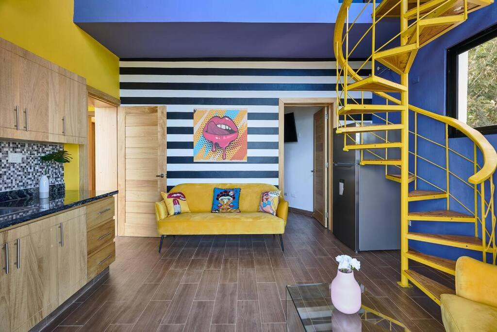 Jarabacoa Villa | Villa Favella-Pop-Art-View-7BR-Jamaca De Dios-Balcony-Dream