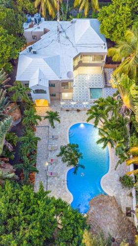 Bani House | Villa Infinito Bani's Exclusive Beachside Mansion