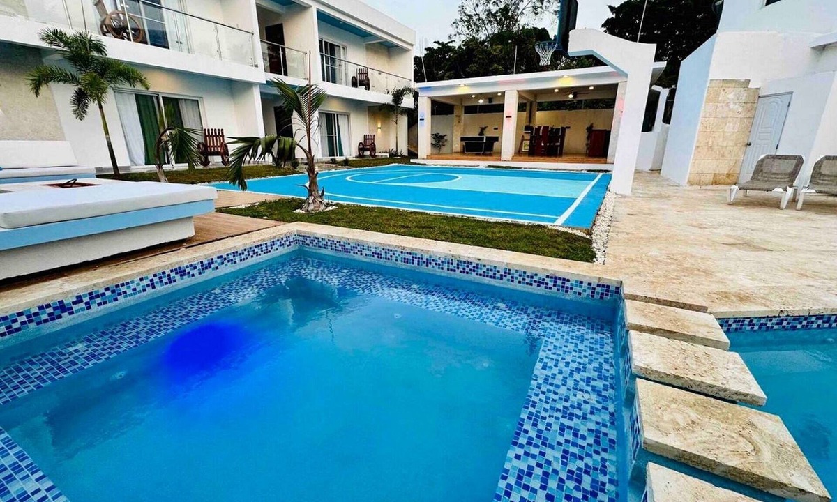 La Mulata Villa | XXL Party Villa: Pool, Basketball Court, Billiard & BBQ!