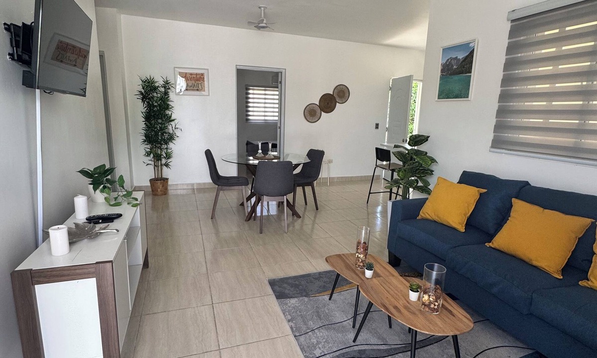 Veron House | Your Home Away from Home – Cozy 2-Bedroom in a Peaceful Setting