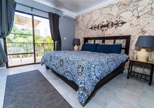 2bd/2bt guest-friendly condo with pool in central Cabarete, steps from beach