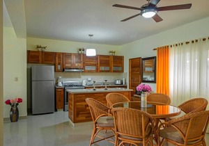 2BD groundfloor apt in central Cabarete, steps from beach, pool/cable TV/WiFi/AC